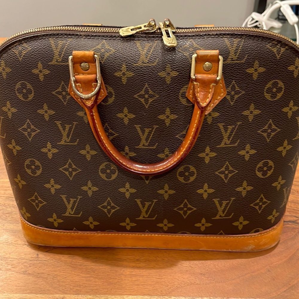 Rare. Authentic LV alma beg, vintage.